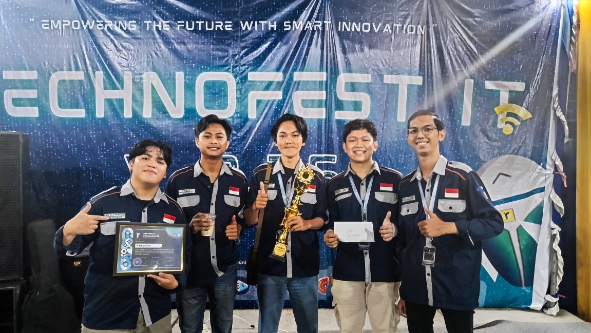 Mahasiswa Jurusan TI Raih Juara di Hackathon Nasional